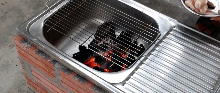 Bagaimana untuk membuat ketuhar luar dengan murah dari sinki lama