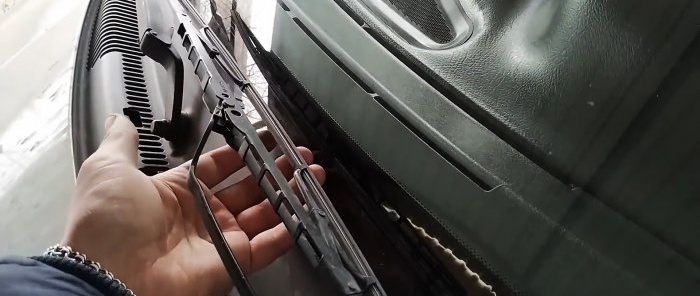 Hvordan lage en holder fra en binders og glemme å fryse vindusviskere
