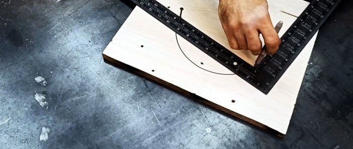 Comment fabriquer un appareil simple à partir de ferraille pour plier rapidement un tuyau en anneau