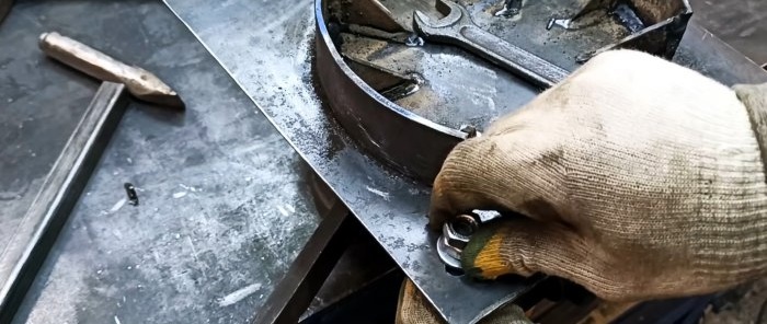 How to make a simple device from scrap metal for quickly bending a pipe into a ring