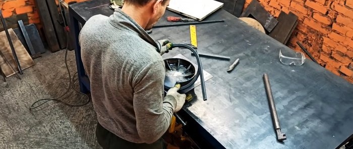 Kaip iš metalo laužo pagaminti paprastą prietaisą, skirtą greitai sulenkti vamzdį į žiedą