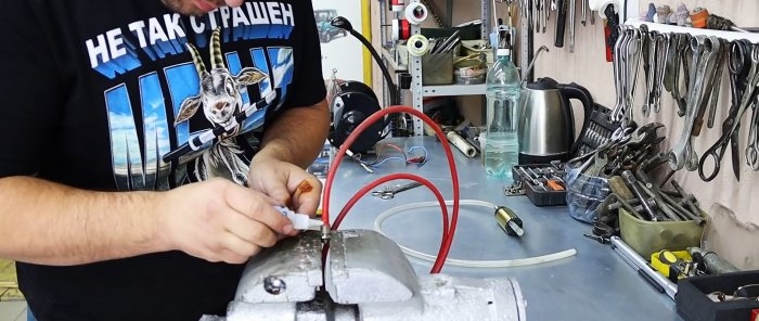 Cómo hacer un dispositivo de bombeo universal a partir de una bomba de combustible vieja