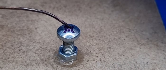 Ako vyrobiť fotorezistor zo skrutky a kusu drôtu