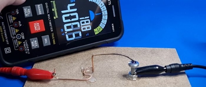 How to make a photoresistor from a screw and a piece of wire