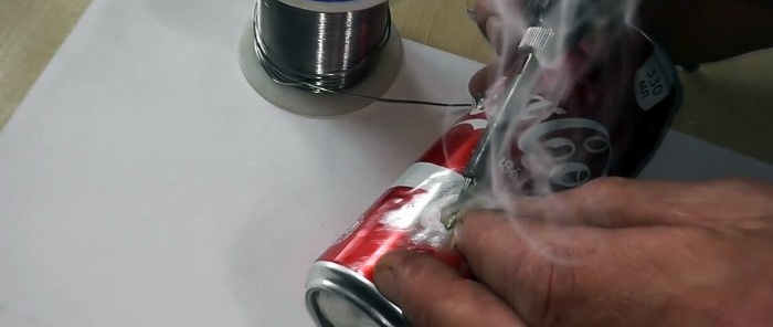 Sådan loddes aluminium med almindelig lodning ved hjælp af et søm