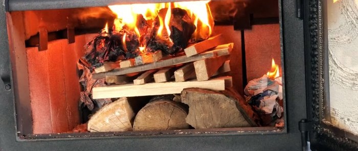 Come mettere la legna in una stufa per aumentare più volte il tempo di combustione