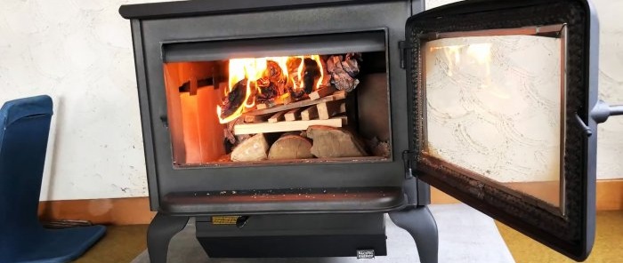 Hoe hout in een kachel te doen om de brandtijd meerdere keren te verlengen