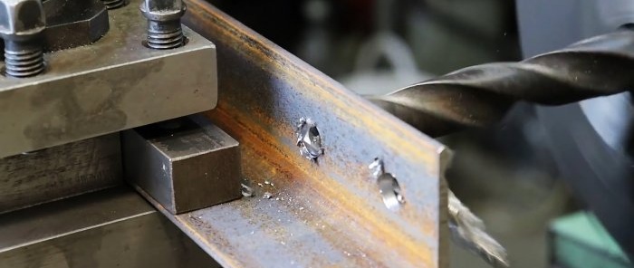 Hvordan kutte stål med en selvskruende skrue