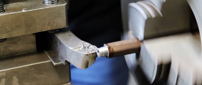 Cum să tăiați oțelul cu un șurub autofiletant