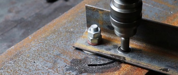 Hur man skär stål med en självgängande skruv