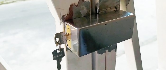 How to make anti-vandal protection for a padlock
