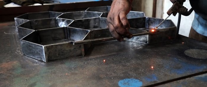 Cách làm khuôn từ kim loại phế liệu và đúc gạch lát nền giá rẻ