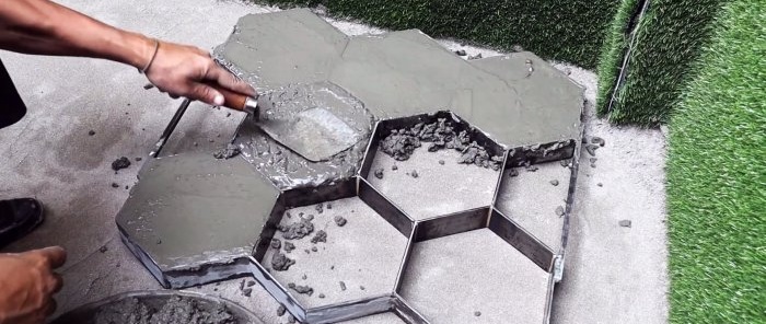 Come realizzare uno stampo da rottami metallici e piastrelle per pavimentazione in modo economico
