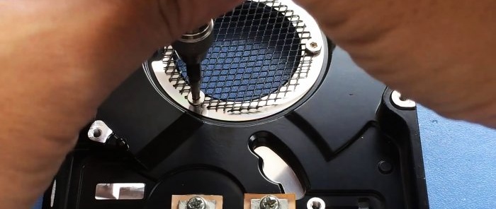 How to make a 12V induction cooker in an old hard drive case