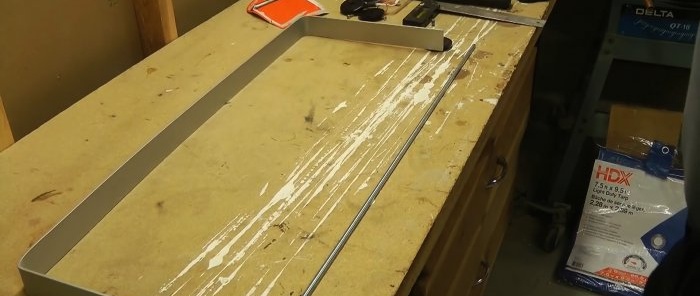 Hvordan lage et verktøy for raskt å fjerne snø fra taket uten å klatre opp på taket