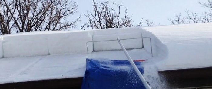 How to make a tool for quickly removing snow from the roof without climbing onto the roof