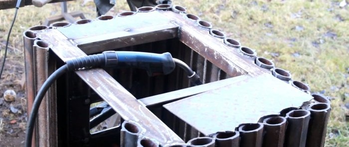 Hur man gör en kamin från ett gjutjärnsbatteri med hög värmeeffekt
