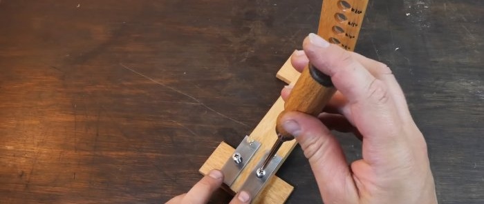 Hoe je een eenvoudige messenslijper maakt van beschikbare materialen