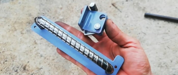 How to make a self-closing door latch with a handle from leftover metal