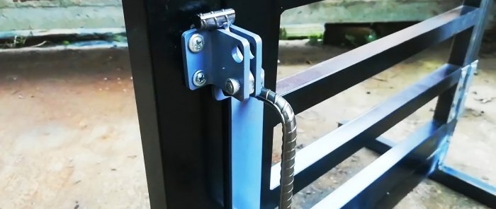 How to make a self-closing door latch with a handle from leftover metal