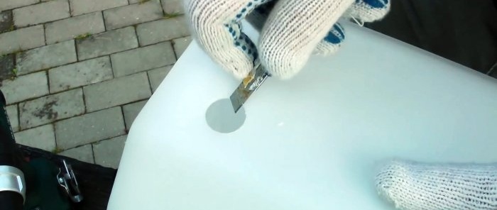 Hvordan installere en kran i en hvilken som helst beholder på et par minutter