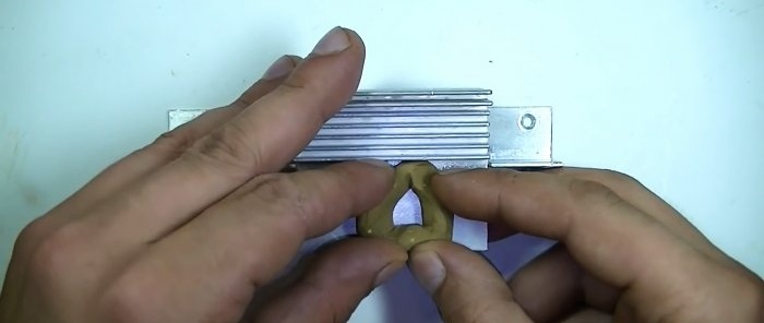 An unusual way to solder aluminum