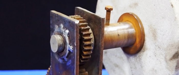 DIY hand sharpener made from old gears