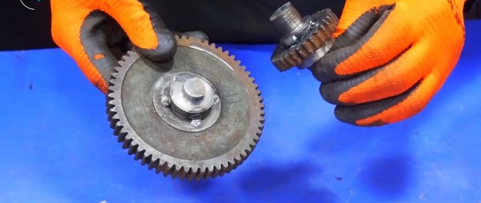 DIY hand sharpener na gawa sa mga lumang gear