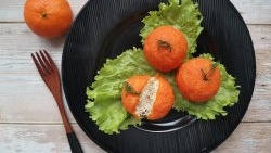 “Tangerinas” com frango, queijo e alho - um aperitivo que não passará despercebido