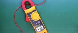 Как да използвате токови клещи за измерване на слаб ток извън обхвата на измерване