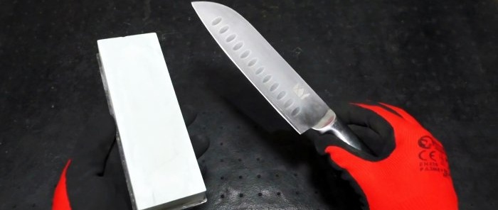 1 trucje om het slijpen van een mes tot een scheermes makkelijker te maken met een slijpsteen