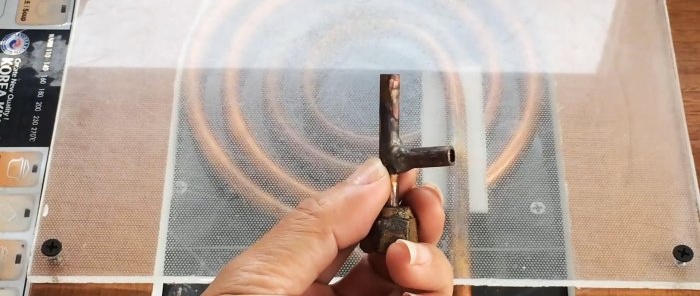 Sådan laver du en lynvarmer fra en induktionskomfur til smedning og hærdning af metal
