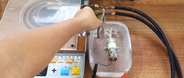 Hoe maak je een instantverwarmer van een inductiekookplaat voor het smeden en verharden van metaal