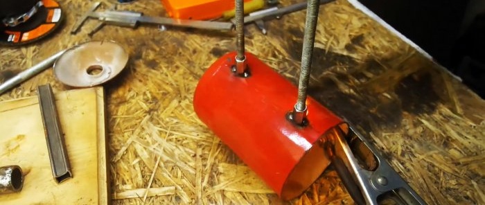 Как да направите ковачница с помощта на ръчна газова горелка от автомобилен пожарогасител