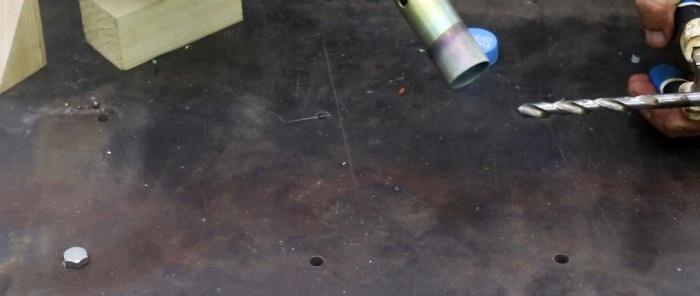 Hur man gör en anordning för korrekt skärpning av borrar för metall från PET-flaskkapslar