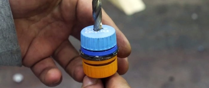 كيفية صنع جهاز لشحذ المثاقب المعدنية بشكل صحيح من أغطية زجاجات PET