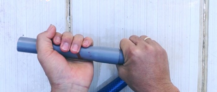 Comment connecter solidement un tuyau en plastique à un tuyau d'arrosage sans raccords ni colliers spéciaux