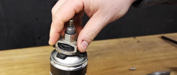 Comment fabriquer un adaptateur pour remplir les cylindres de nettoyant à mousse