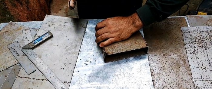 How to make a mold for molding two hollow blocks on cement at once