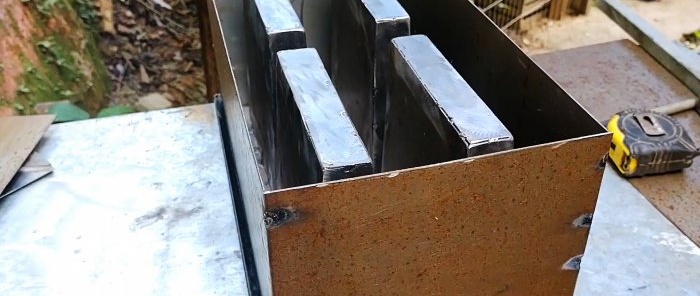 Kā izveidot veidni divu dobu bloku formēšanai uz cementa vienlaikus
