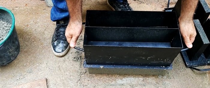 Како направити калуп за обликовање два шупља блока на цементу одједном