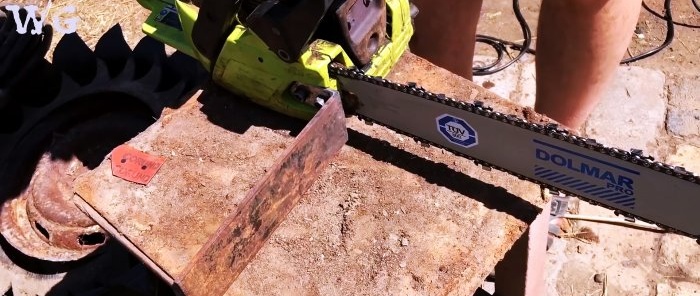Cách chế tạo một thiết bị cơ bản để cắt khúc gỗ thành ván bằng cưa máy