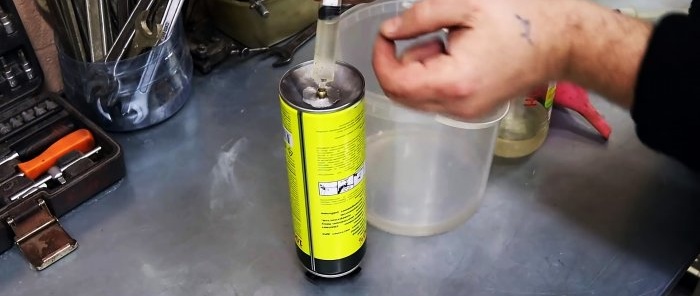 How to make a reusable bottle for washing a gun with polyurethane foam