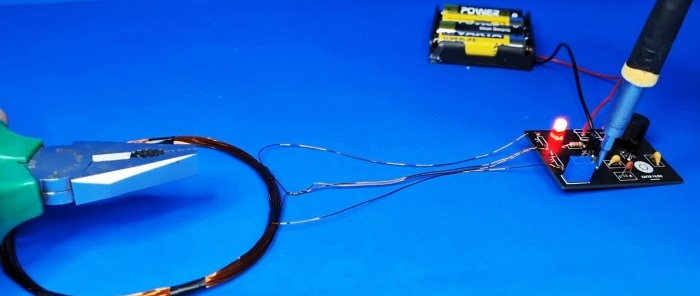 Kako napraviti jednostavan detektor metala pomoću 2 tranzistora
