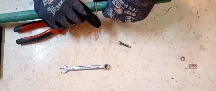 Paano gumawa ng isang simpleng screw clamp mula sa wire