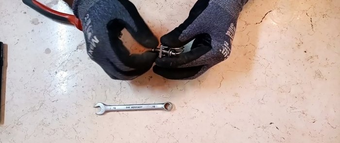 Cách làm kẹp vít đơn giản từ dây điện