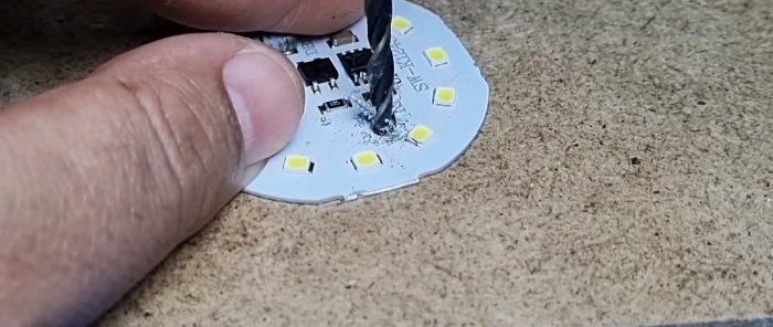 Hvordan lage en LED-lampe med justerbare lysnivåer