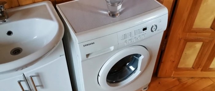 Después de varios años, la lavadora comenzó a saltar y vibrar durante el ciclo de centrifugado.