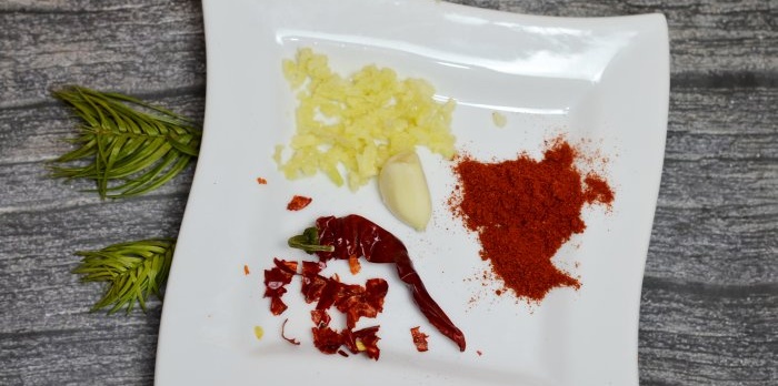Dry salted mantika na may paprika at bawang