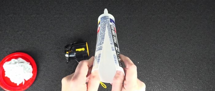 The most compact caulk gun without a rod